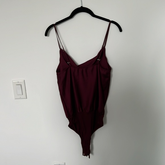 LuLu’s Cowl Neck Bodysuit. - Picture 2 of 3